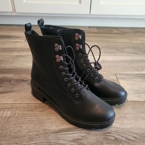 Womans Black Lace Up Chealse Boot Nwt Size 10